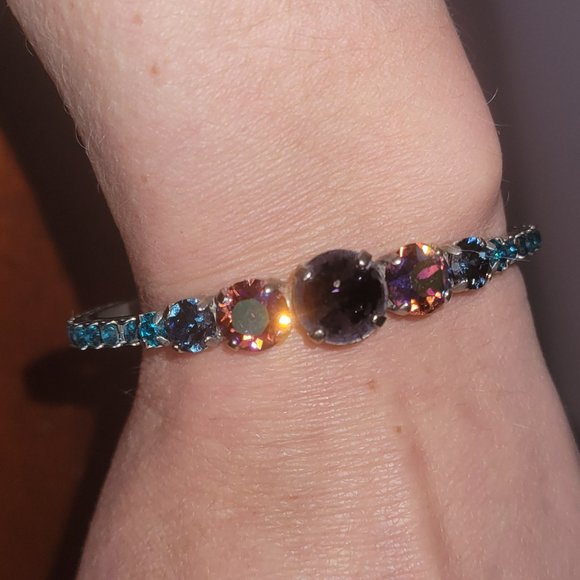 Bracelet - Picture 1 of 3